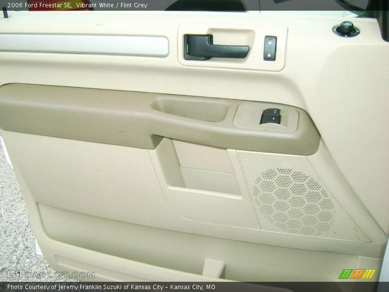 Vibrant White / Flint Grey 2006 Ford Freestar SE