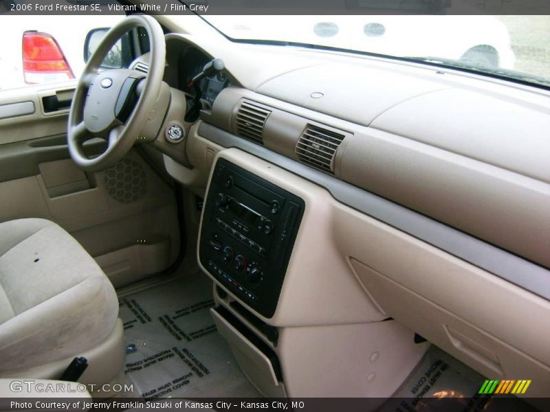 Vibrant White / Flint Grey 2006 Ford Freestar SE