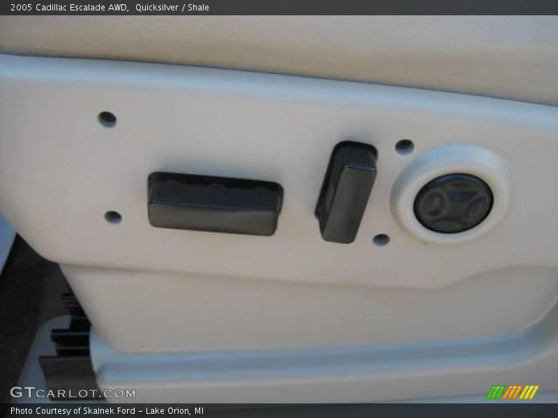 Quicksilver / Shale 2005 Cadillac Escalade AWD