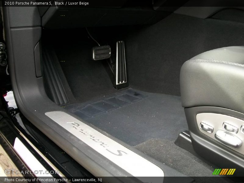 Black / Luxor Beige 2010 Porsche Panamera S