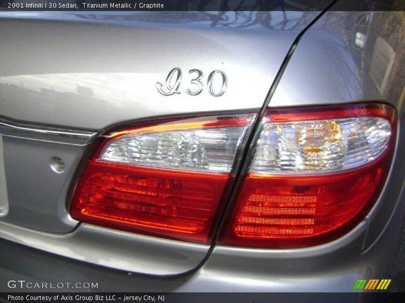 Titanium Metallic / Graphite 2001 Infiniti I 30 Sedan
