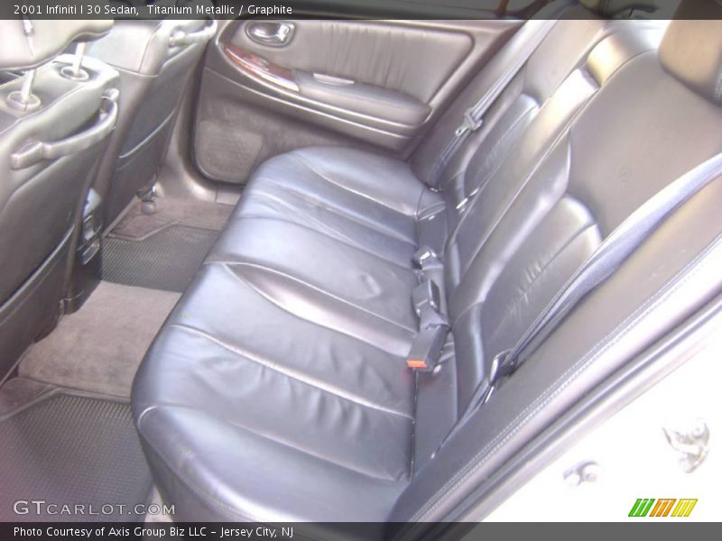 Titanium Metallic / Graphite 2001 Infiniti I 30 Sedan
