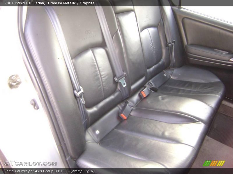 Titanium Metallic / Graphite 2001 Infiniti I 30 Sedan