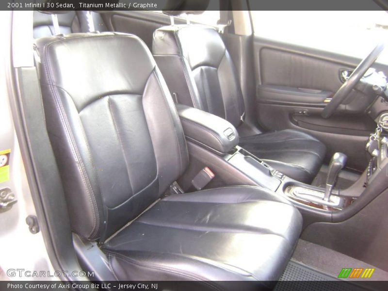 Titanium Metallic / Graphite 2001 Infiniti I 30 Sedan