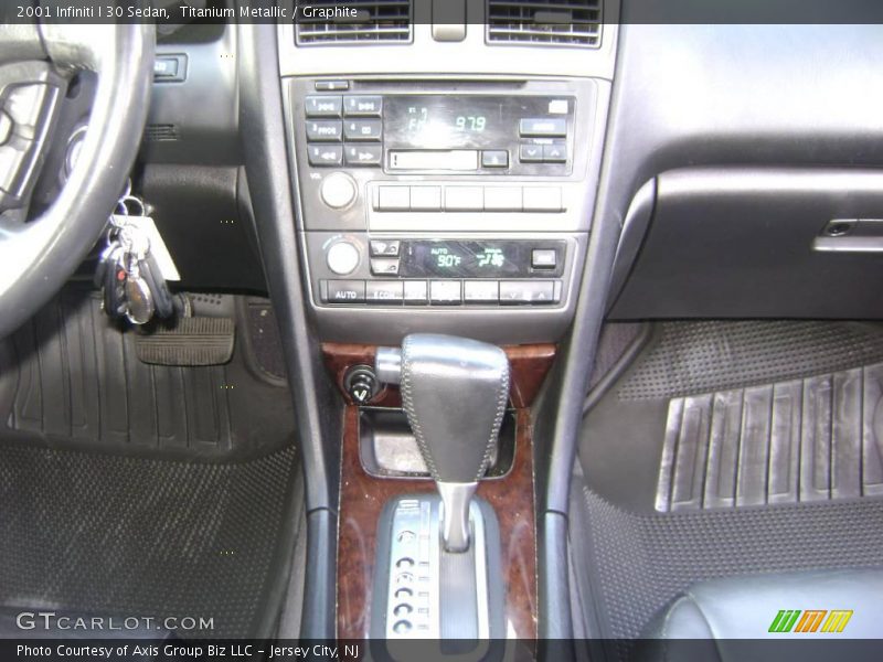 Titanium Metallic / Graphite 2001 Infiniti I 30 Sedan