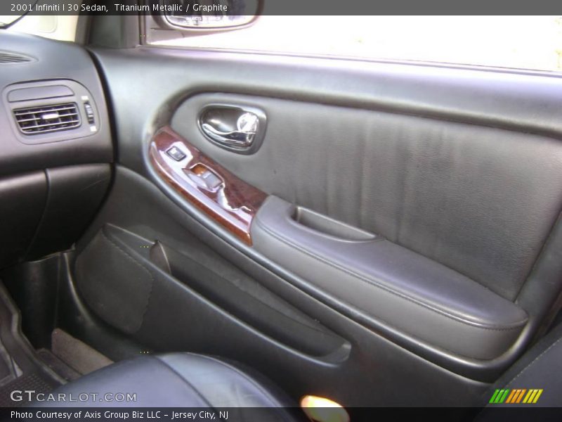 Titanium Metallic / Graphite 2001 Infiniti I 30 Sedan