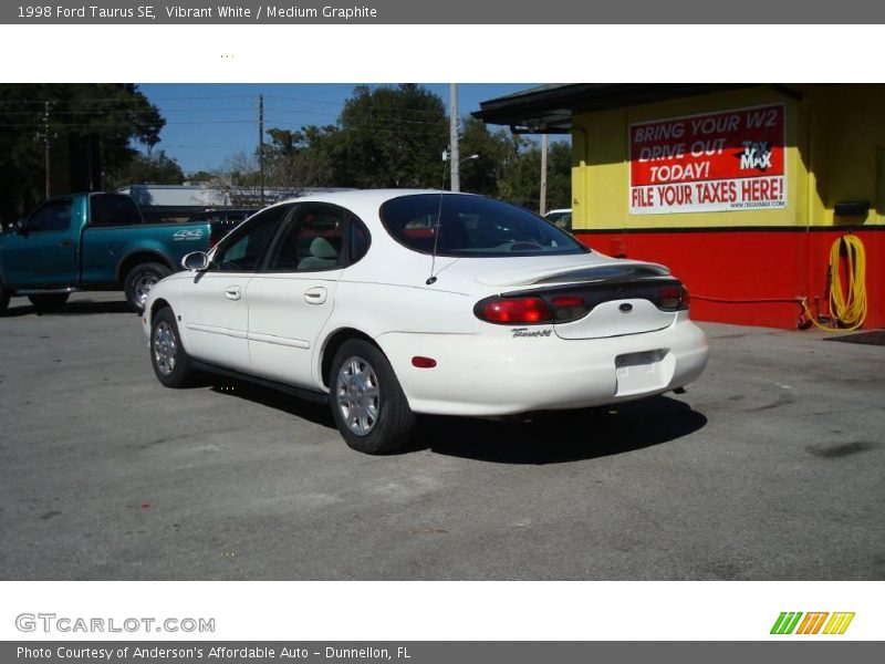 Vibrant White / Medium Graphite 1998 Ford Taurus SE