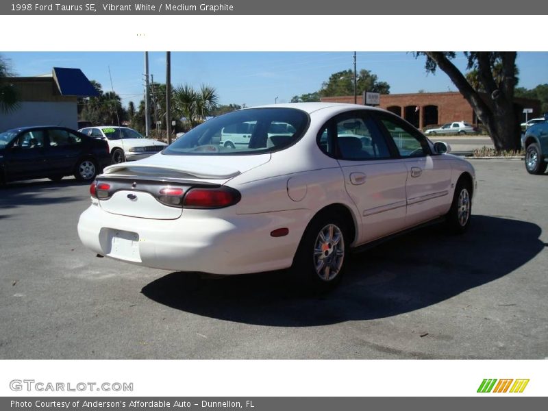 Vibrant White / Medium Graphite 1998 Ford Taurus SE
