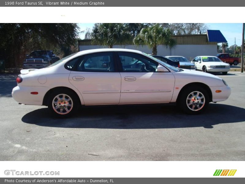 Vibrant White / Medium Graphite 1998 Ford Taurus SE