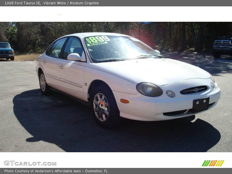 Vibrant White / Medium Graphite 1998 Ford Taurus SE