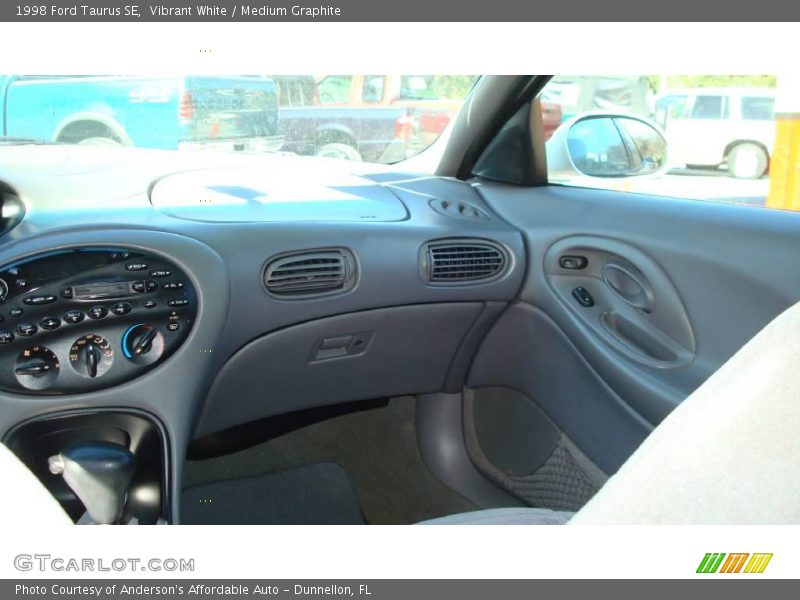 Vibrant White / Medium Graphite 1998 Ford Taurus SE