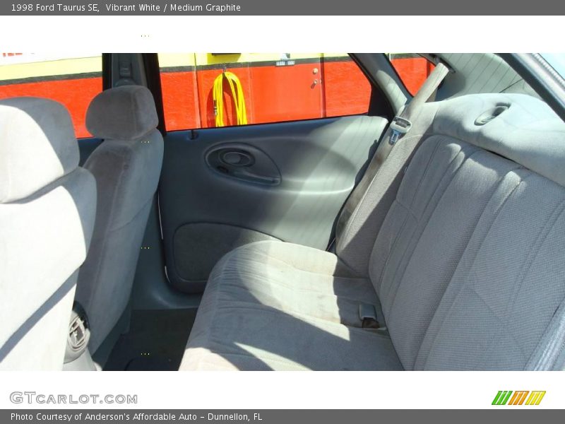 Vibrant White / Medium Graphite 1998 Ford Taurus SE