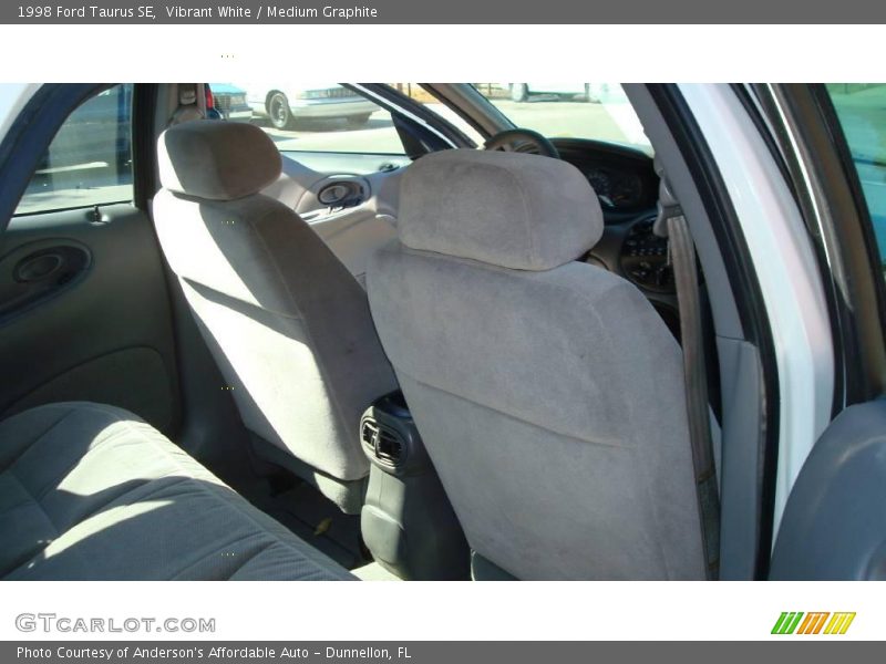 Vibrant White / Medium Graphite 1998 Ford Taurus SE