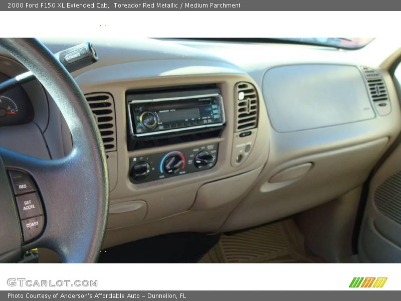 Toreador Red Metallic / Medium Parchment 2000 Ford F150 XL Extended Cab