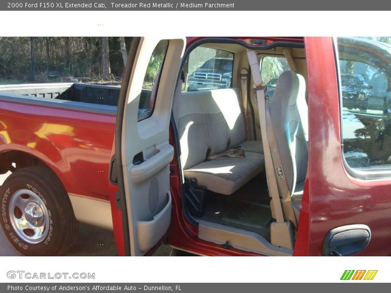 Toreador Red Metallic / Medium Parchment 2000 Ford F150 XL Extended Cab