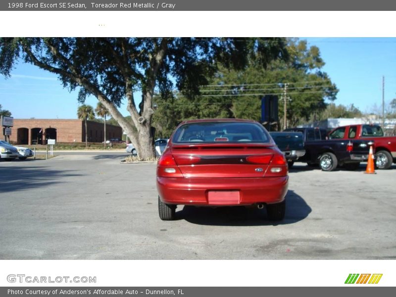 Toreador Red Metallic / Gray 1998 Ford Escort SE Sedan