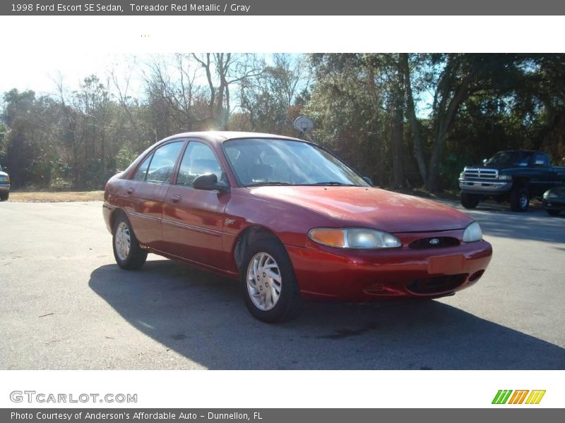 Toreador Red Metallic / Gray 1998 Ford Escort SE Sedan