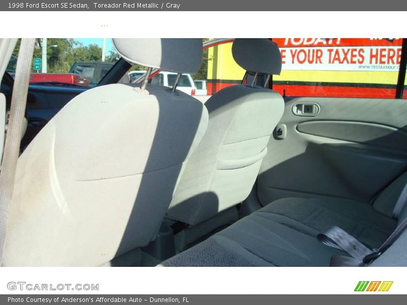 Toreador Red Metallic / Gray 1998 Ford Escort SE Sedan