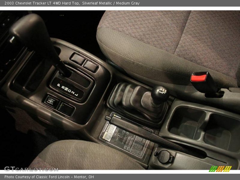 Silverleaf Metallic / Medium Gray 2003 Chevrolet Tracker LT 4WD Hard Top