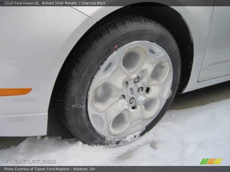 Brilliant Silver Metallic / Charcoal Black 2010 Ford Fusion SE
