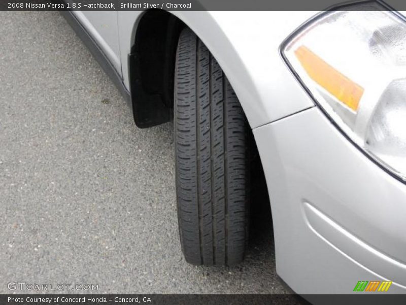 Brilliant Silver / Charcoal 2008 Nissan Versa 1.8 S Hatchback