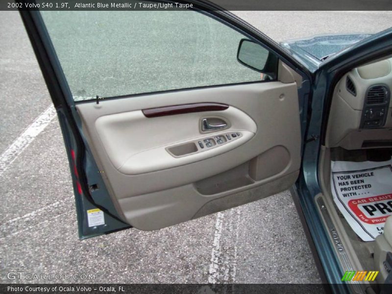 Atlantic Blue Metallic / Taupe/Light Taupe 2002 Volvo S40 1.9T