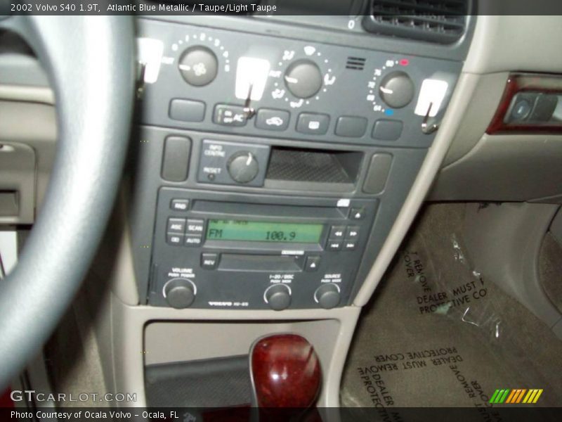 Atlantic Blue Metallic / Taupe/Light Taupe 2002 Volvo S40 1.9T