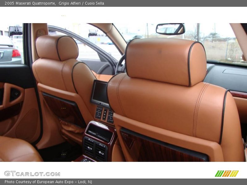 Grigio Alfieri / Cuoio Sella 2005 Maserati Quattroporte