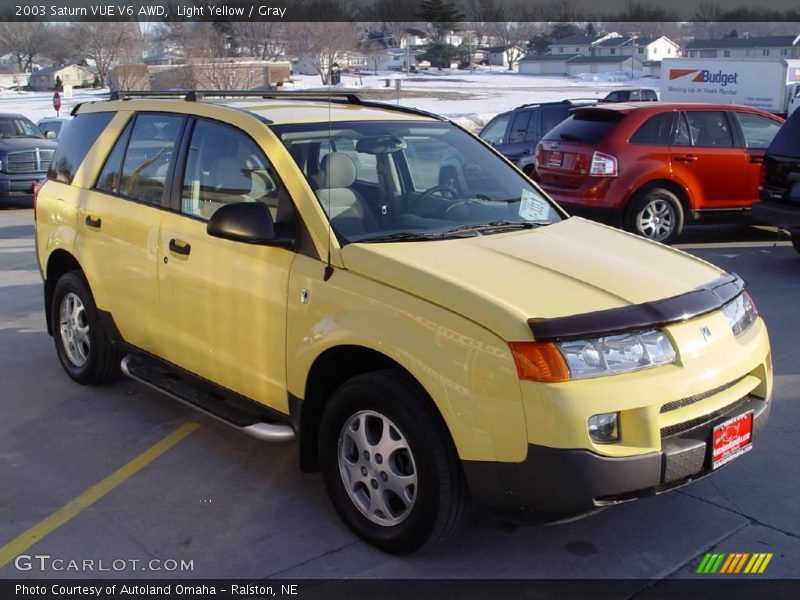 Light Yellow / Gray 2003 Saturn VUE V6 AWD