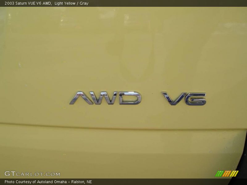 Light Yellow / Gray 2003 Saturn VUE V6 AWD