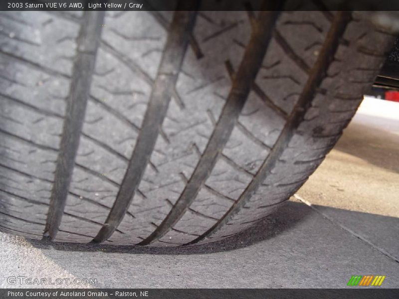 Light Yellow / Gray 2003 Saturn VUE V6 AWD