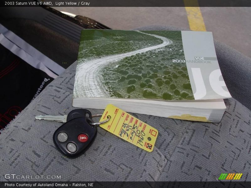 Light Yellow / Gray 2003 Saturn VUE V6 AWD
