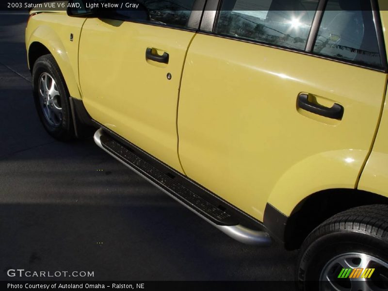 Light Yellow / Gray 2003 Saturn VUE V6 AWD