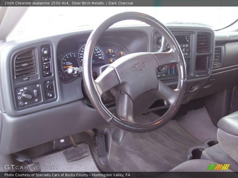 Silver Birch Metallic / Dark Charcoal 2004 Chevrolet Avalanche 1500 4x4