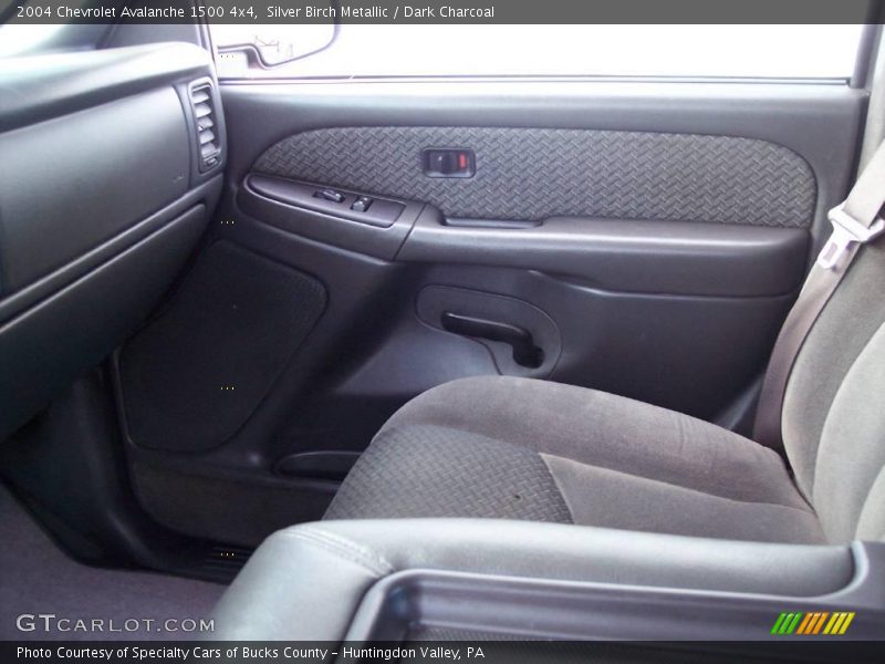 Silver Birch Metallic / Dark Charcoal 2004 Chevrolet Avalanche 1500 4x4