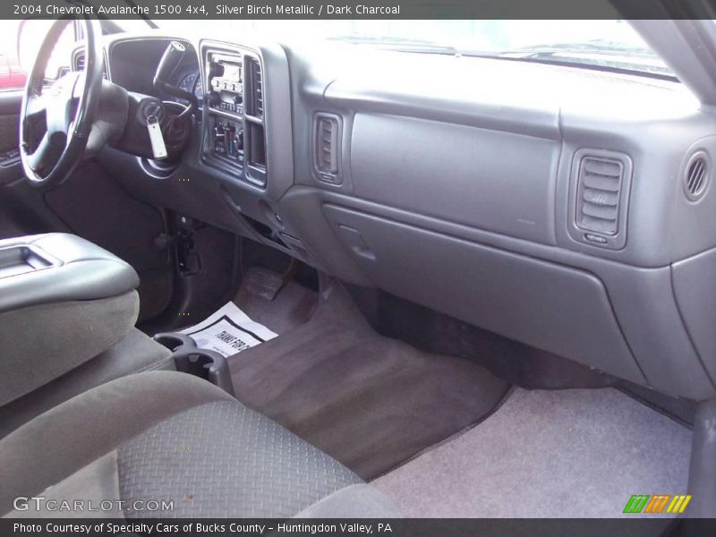 Silver Birch Metallic / Dark Charcoal 2004 Chevrolet Avalanche 1500 4x4