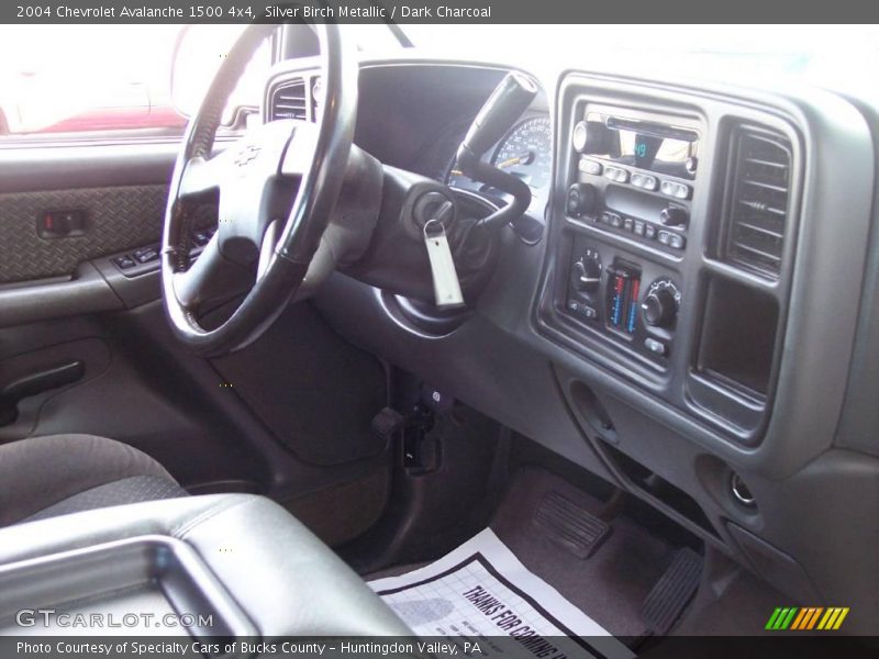 Silver Birch Metallic / Dark Charcoal 2004 Chevrolet Avalanche 1500 4x4