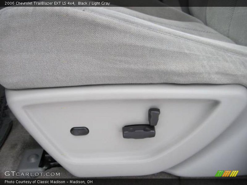 Black / Light Gray 2006 Chevrolet TrailBlazer EXT LS 4x4