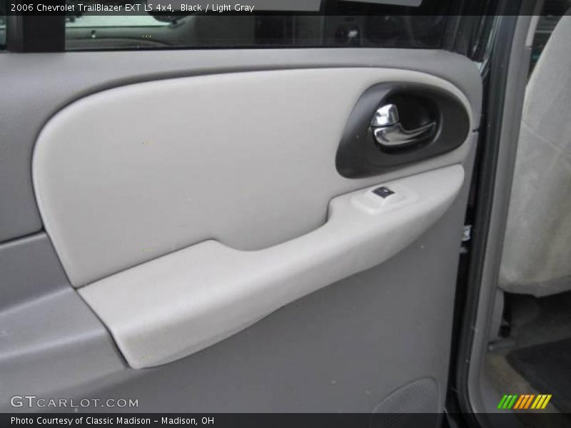 Black / Light Gray 2006 Chevrolet TrailBlazer EXT LS 4x4