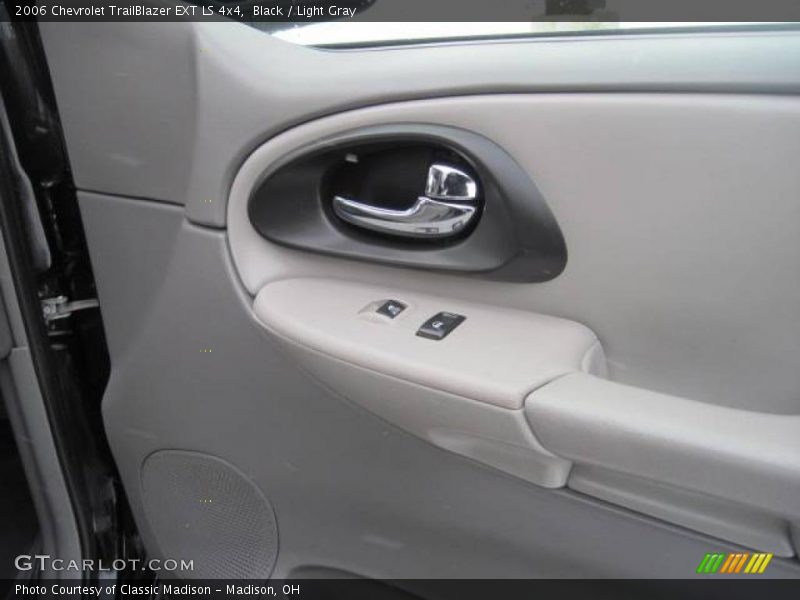 Black / Light Gray 2006 Chevrolet TrailBlazer EXT LS 4x4