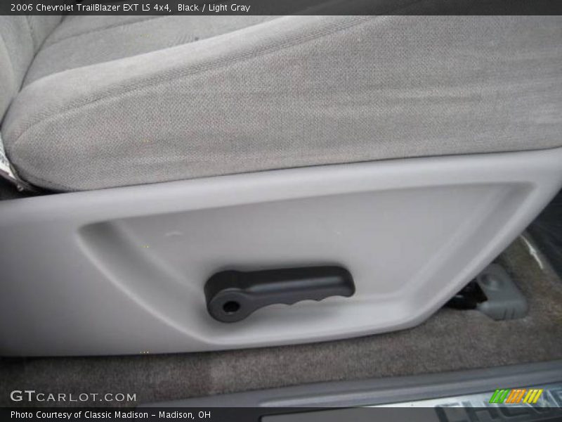 Black / Light Gray 2006 Chevrolet TrailBlazer EXT LS 4x4
