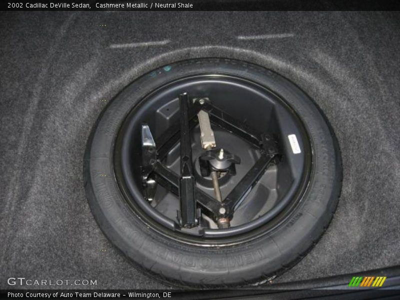 Cashmere Metallic / Neutral Shale 2002 Cadillac DeVille Sedan