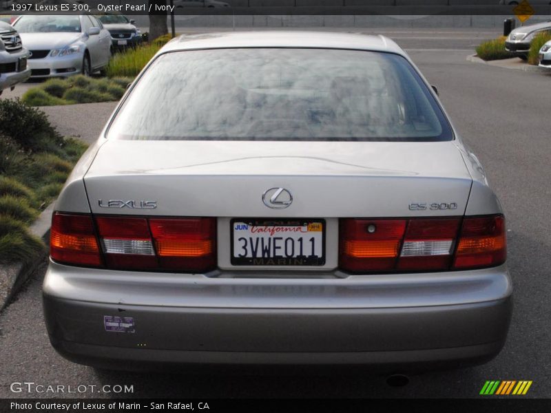 Oyster Pearl / Ivory 1997 Lexus ES 300