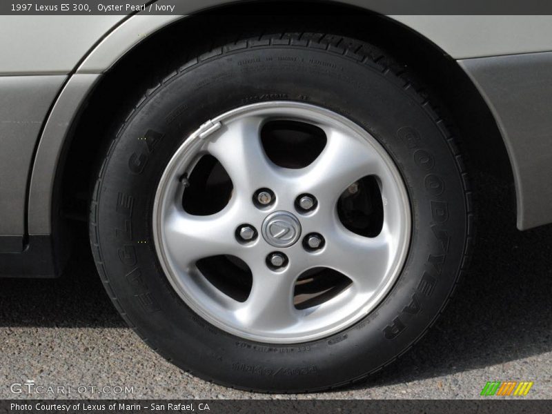 Oyster Pearl / Ivory 1997 Lexus ES 300