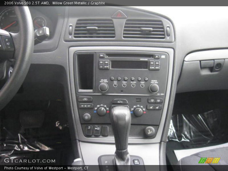 Willow Green Metallic / Graphite 2006 Volvo S60 2.5T AWD