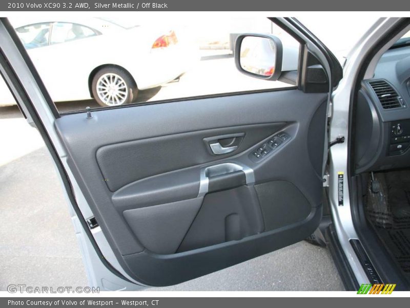 Silver Metallic / Off Black 2010 Volvo XC90 3.2 AWD