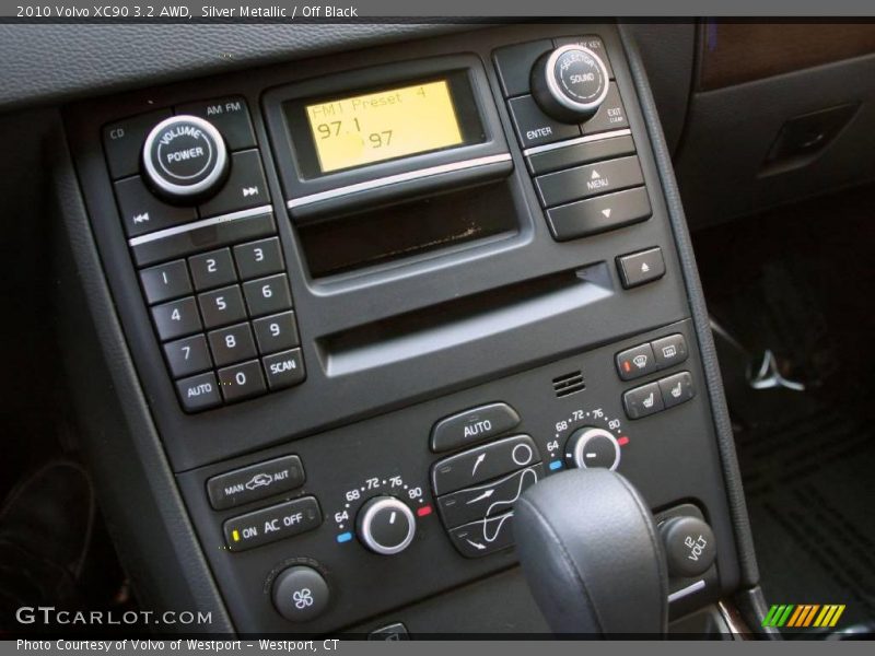 Silver Metallic / Off Black 2010 Volvo XC90 3.2 AWD