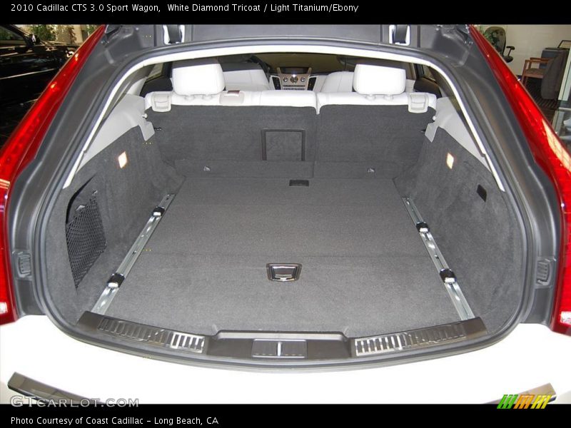 White Diamond Tricoat / Light Titanium/Ebony 2010 Cadillac CTS 3.0 Sport Wagon