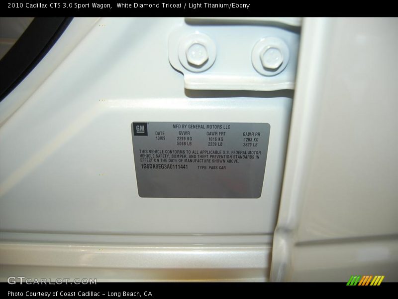 White Diamond Tricoat / Light Titanium/Ebony 2010 Cadillac CTS 3.0 Sport Wagon