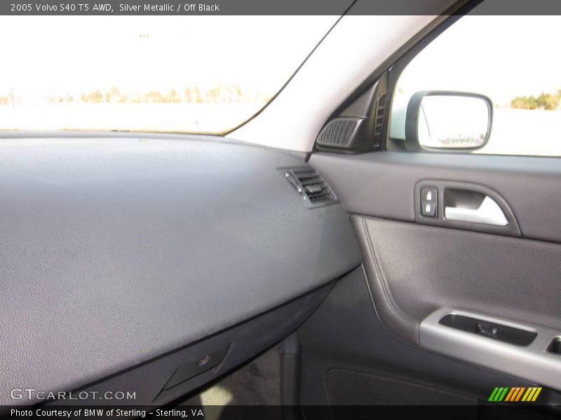 Silver Metallic / Off Black 2005 Volvo S40 T5 AWD